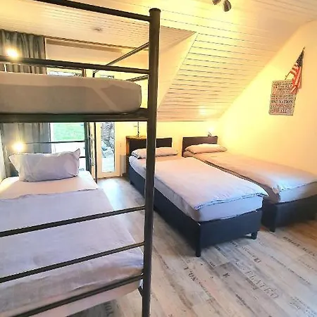 Frankes Mit Garten Und Pool, 6 Einzelbetten, Parkplatz Apartamento