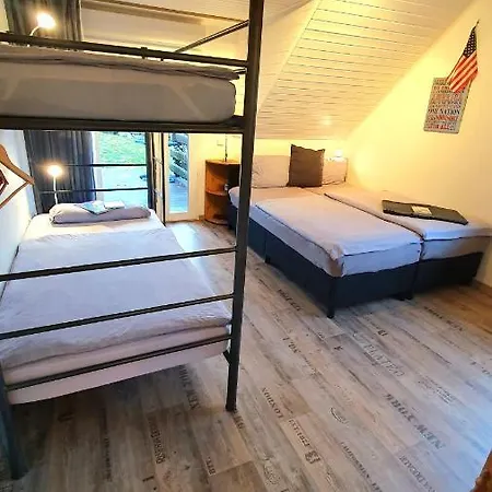 Frankes Mit Garten Und Pool, 6 Einzelbetten, Parkplatz Apartment Essen