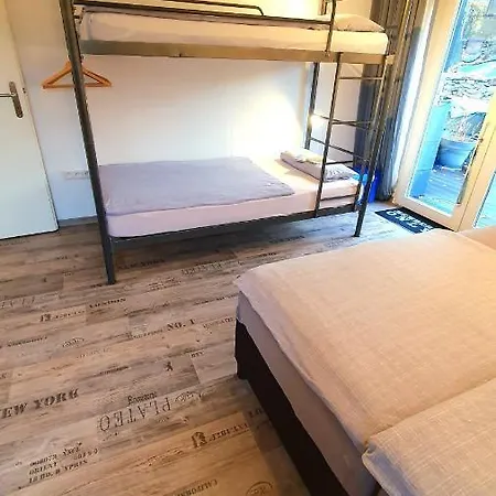 Apartment Frankes Mit Garten Und Pool, 6 Einzelbetten, Parkplatz