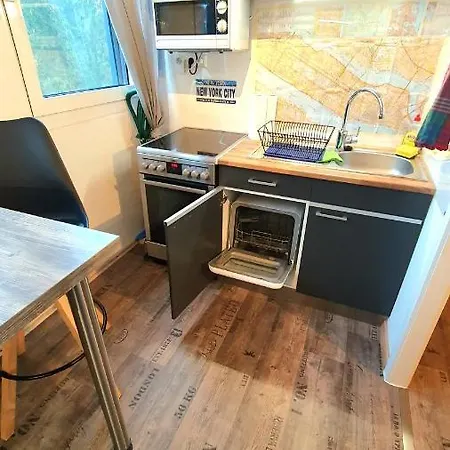Apartment Frankes Mit Garten Und Pool, 6 Einzelbetten, Parkplatz