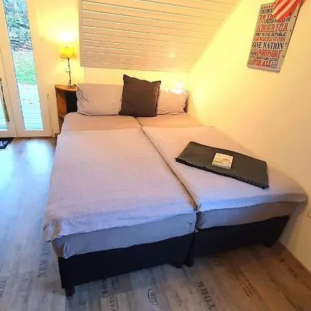 Apartment Frankes Mit Garten Und Pool, 6 Einzelbetten, Parkplatz