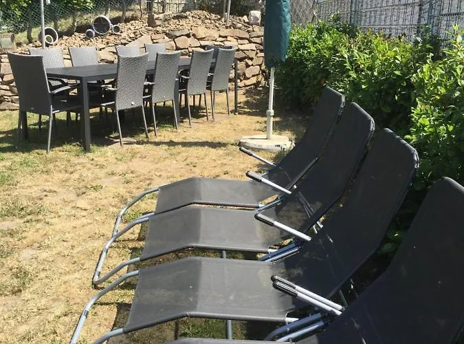 FRANKES LODGE Apartment mit Garten und Pool Essen