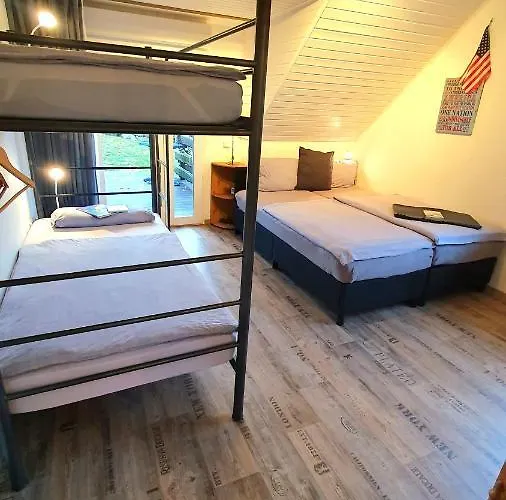 Frankes Lodge Apartment Mit Garten, 6 Einzelbetten, Parkplatz شقة إسن