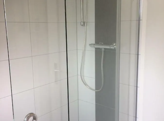 דירה Frankes Mit Garten Und Pool, 6 Einzelbetten, Parkplatz אסן